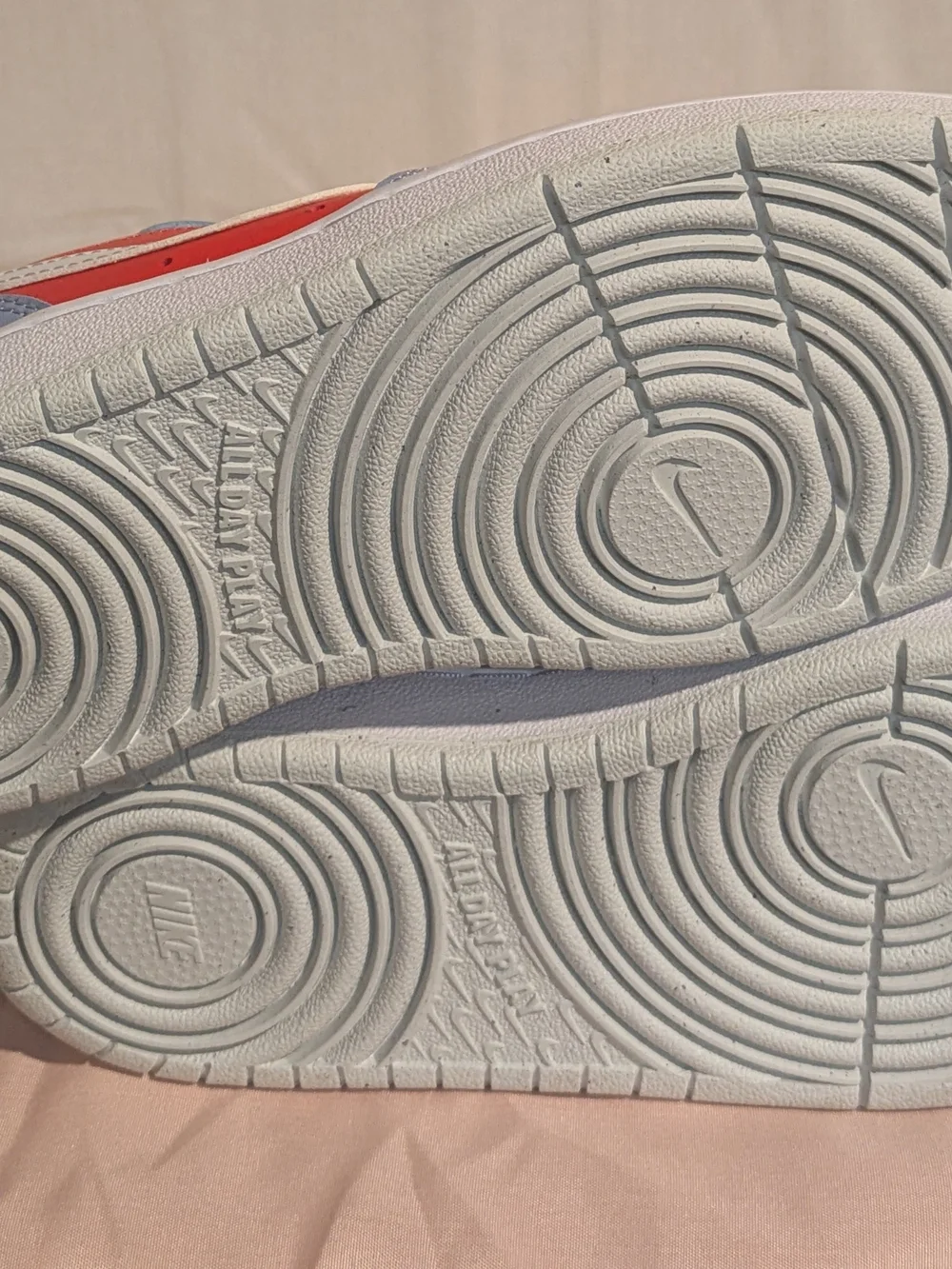 Nike everyday that sneakers